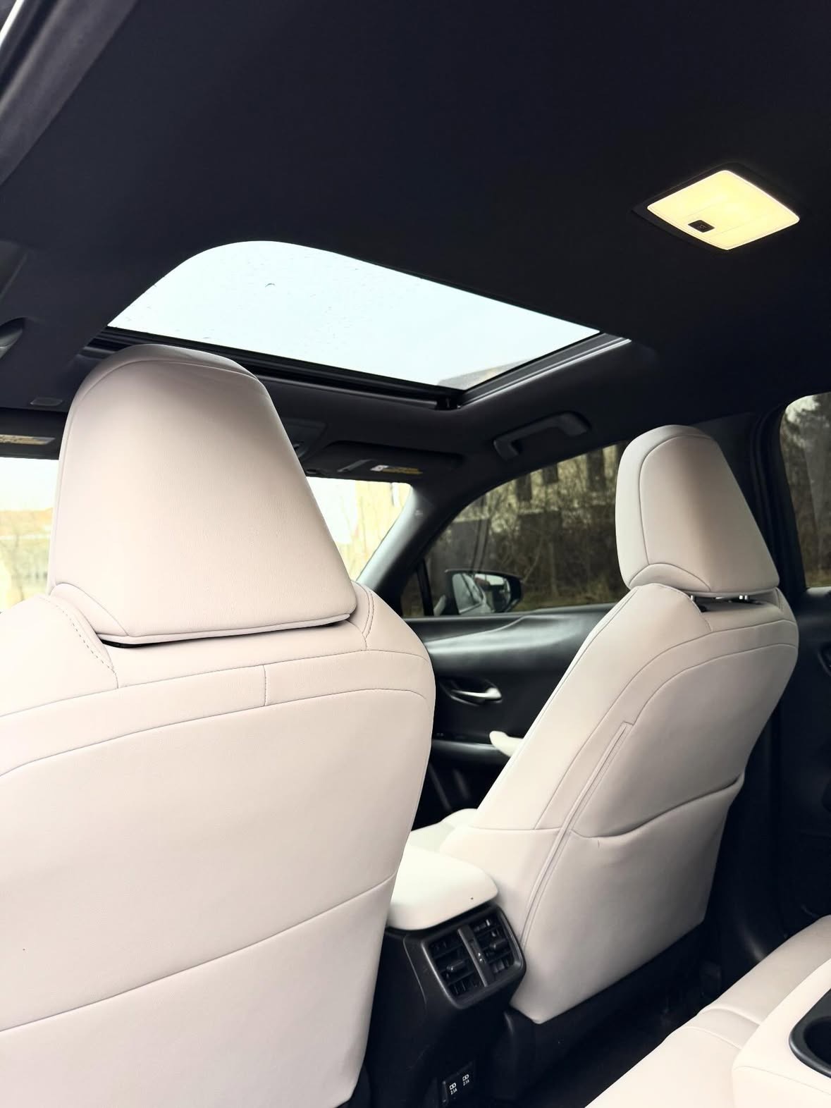 Купити Lexus UH 250 H 2.0 гібрид сірого кольору