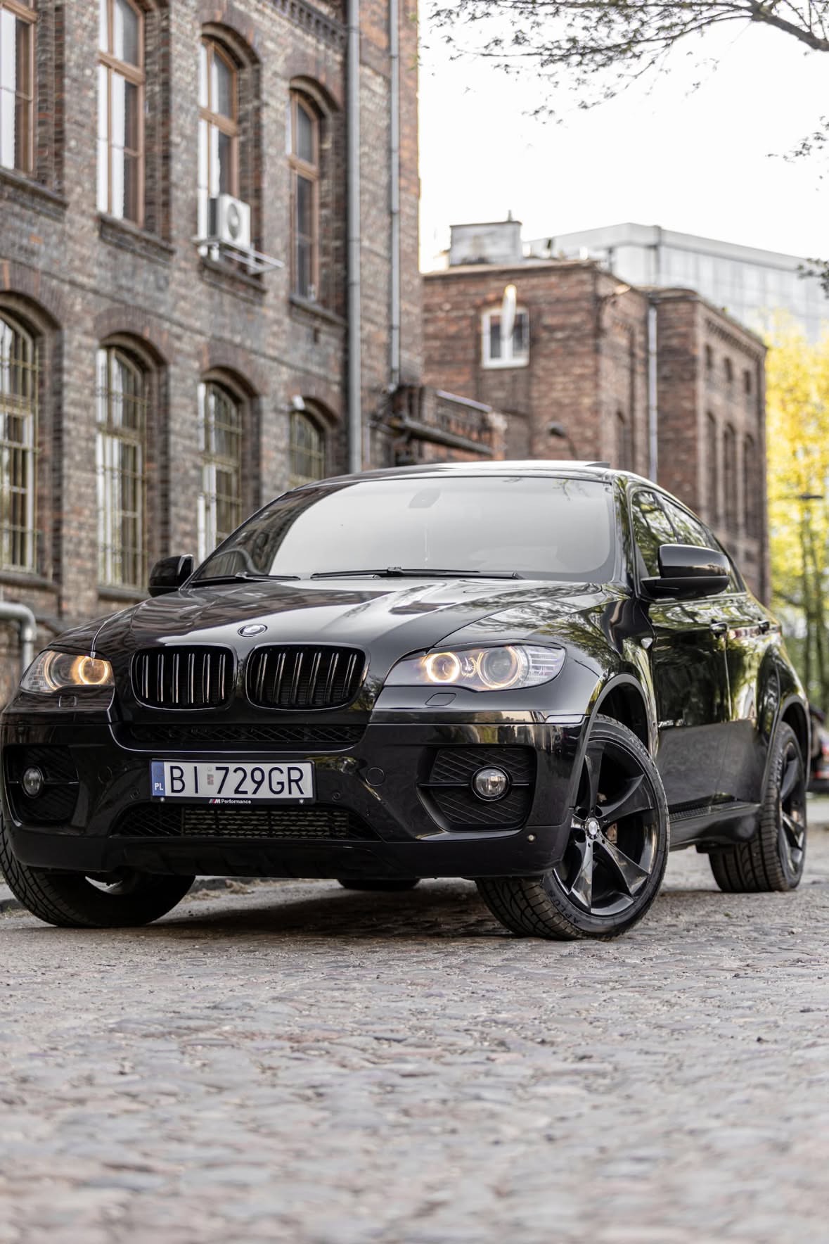 Купити BMW X6 3.0 бензин 2010 року чорного кольору в Варшаві