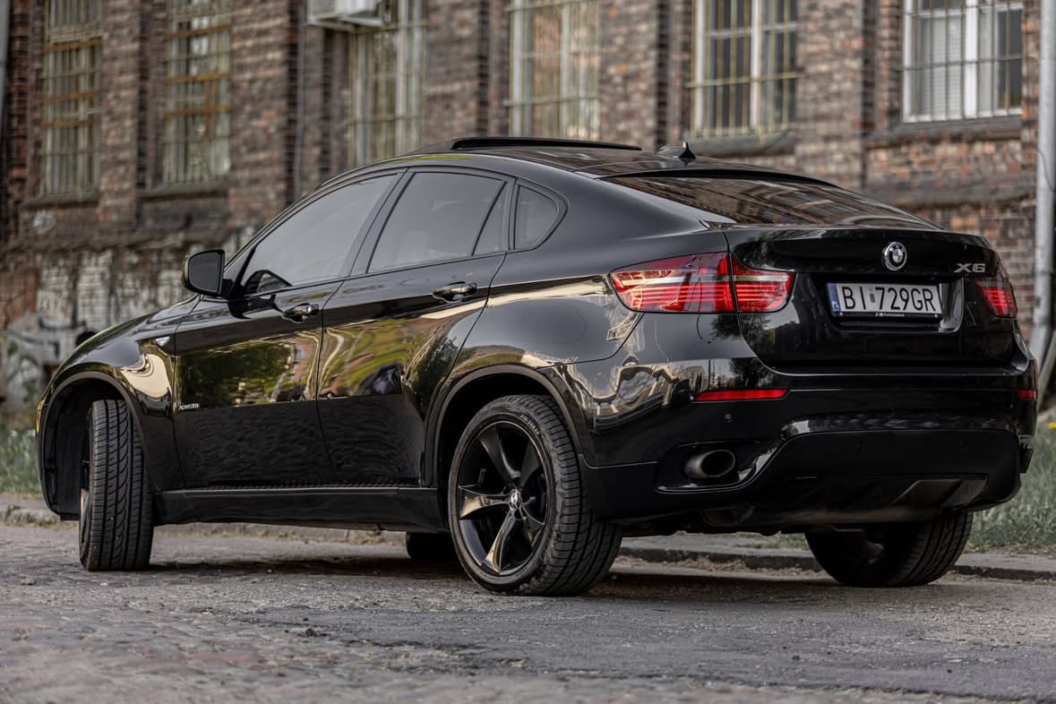Купити BMW X6 3.0 бензин 2010 року чорного кольору в Варшаві
