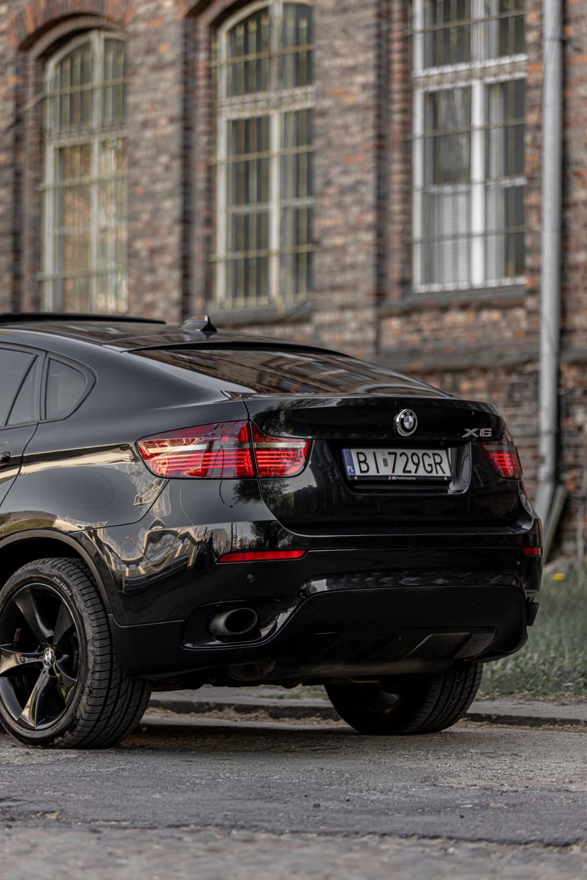 Купити BMW X6 3.0 бензин 2010 року чорного кольору в Варшаві