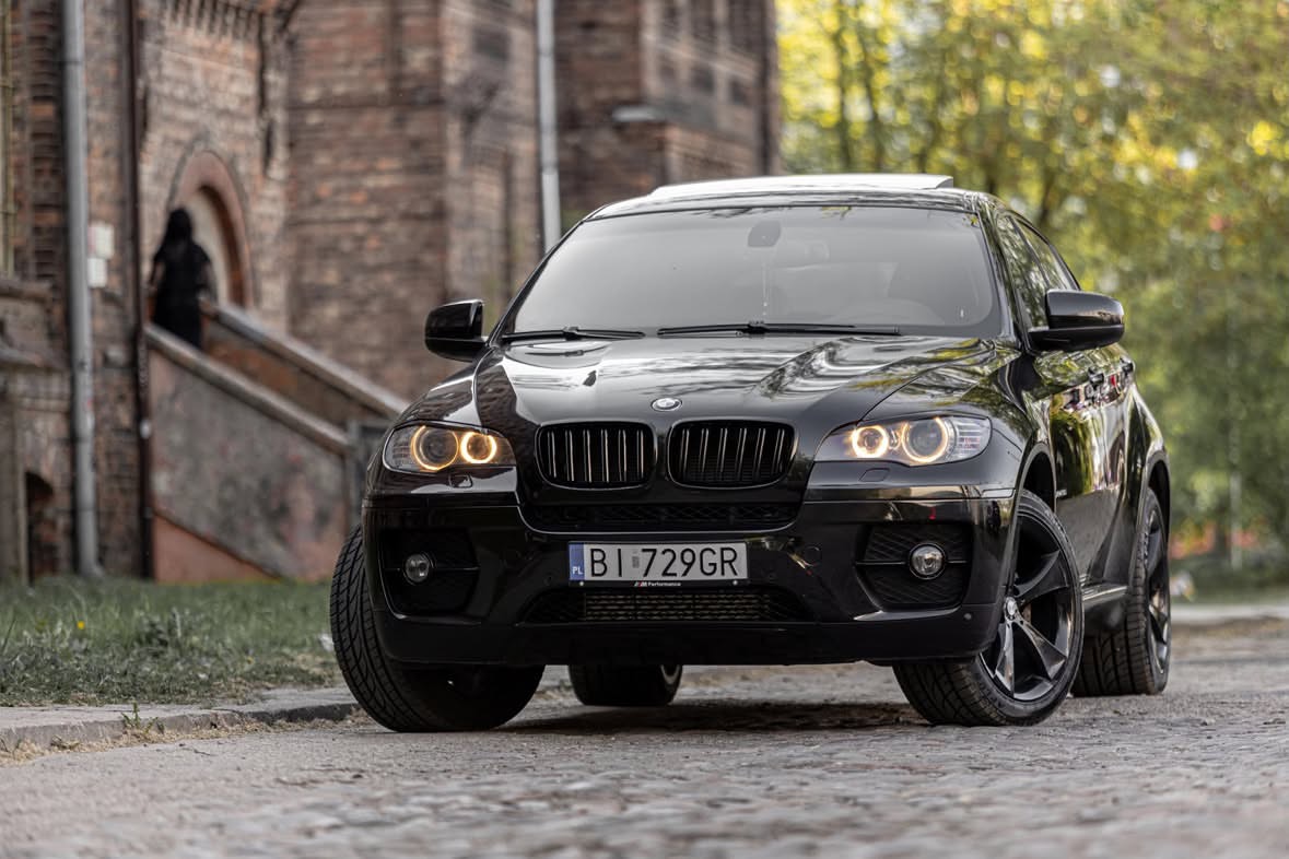Купити BMW X6 3.0 бензин 2010 року чорного кольору в Варшаві
