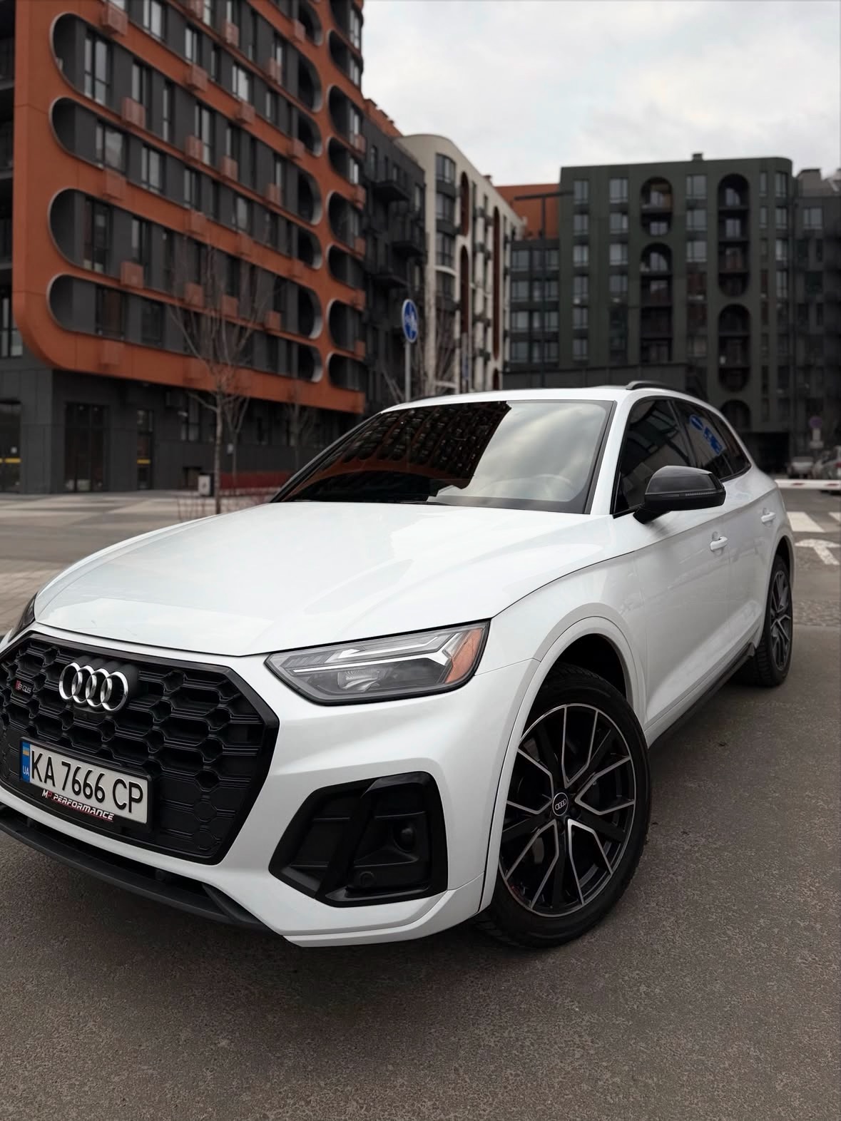 Купити Audi SQ5 3.0 бензин 2020 року білого кольору в Києві