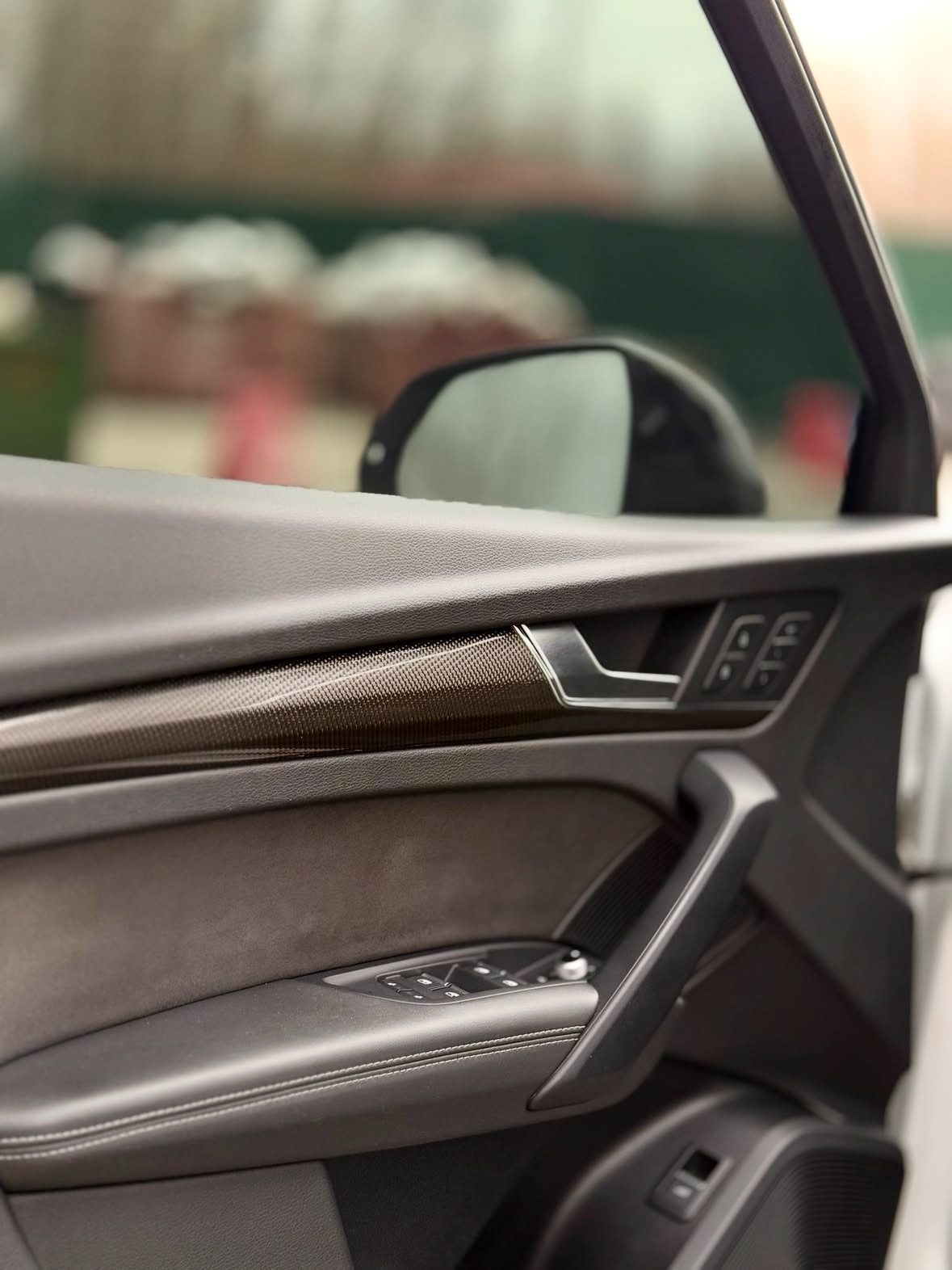 Купити Audi SQ5 3.0 бензин 2020 року білого кольору в Києві