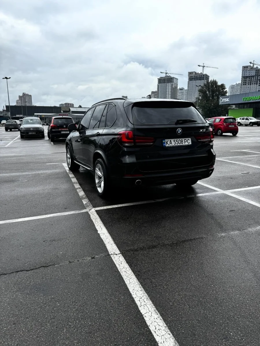Купити BMW X5 2.0 дизель 2018 року чорного кольору в Києві