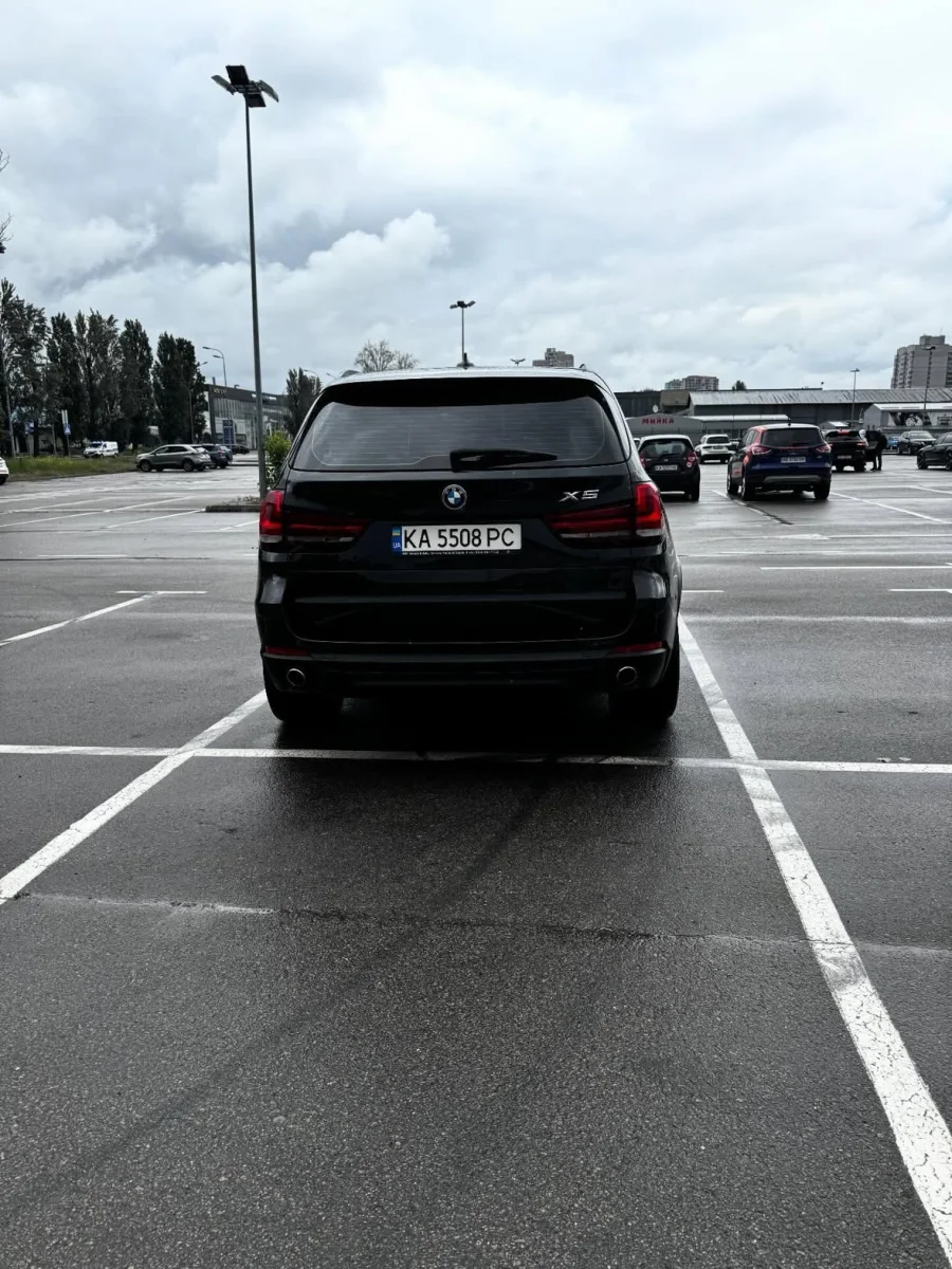Купити BMW X5 2.0 дизель 2018 року чорного кольору в Києві