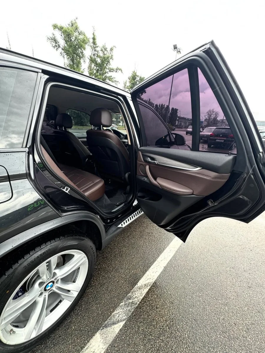 Купити BMW X5 2.0 дизель 2018 року чорного кольору в Києві