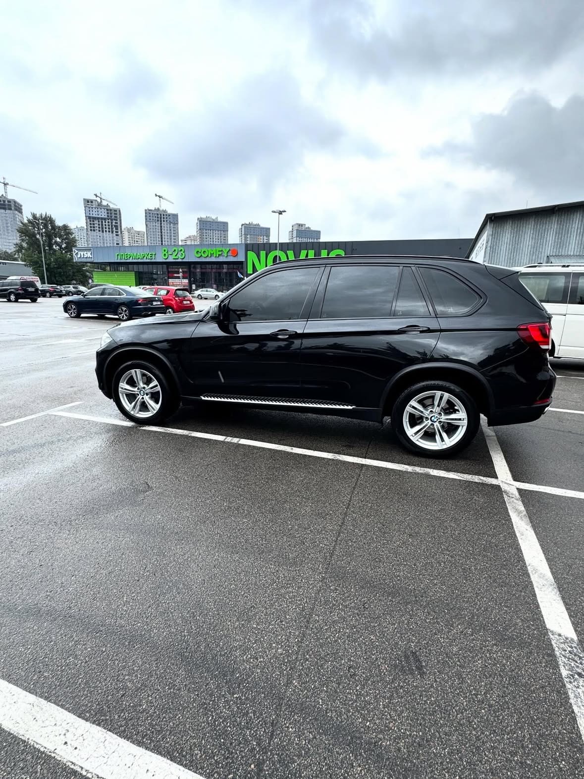 Купити BMW X5 2.0 дизель 2018 року чорного кольору в Києві