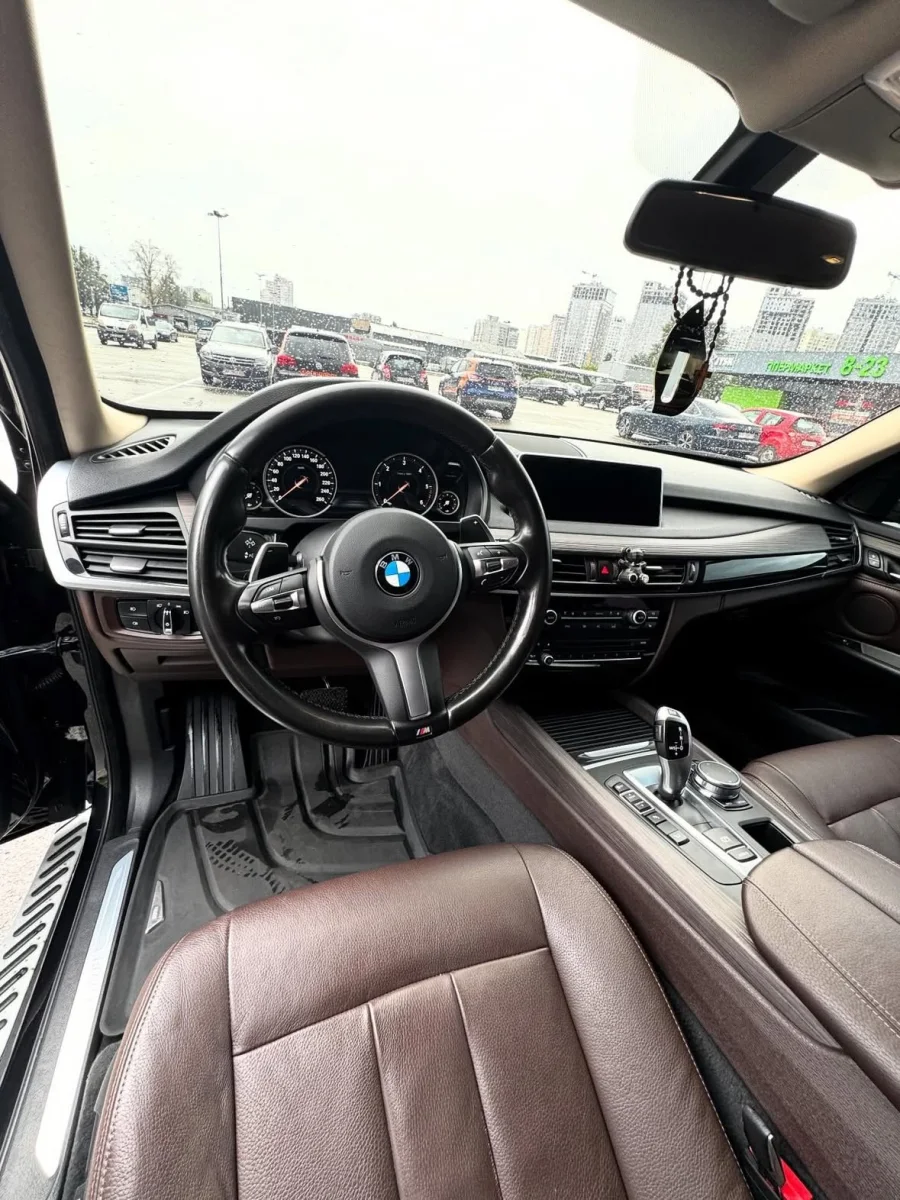 Купити BMW X5 2.0 дизель 2018 року чорного кольору в Києві