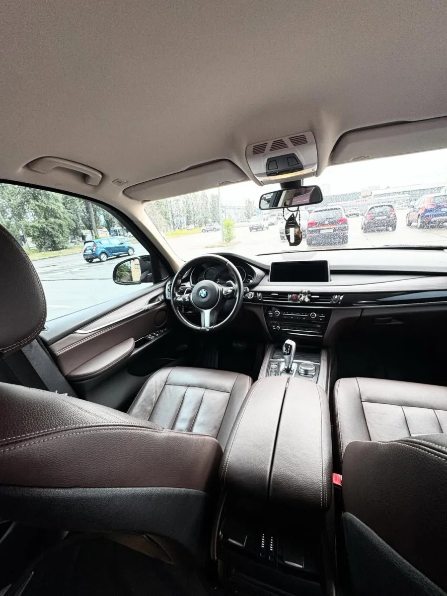 Купити BMW X5 2.0 дизель 2018 року чорного кольору в Києві