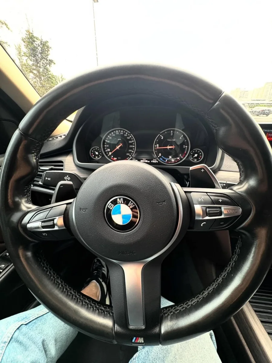 Купити BMW X5 2.0 дизель 2018 року чорного кольору в Києві
