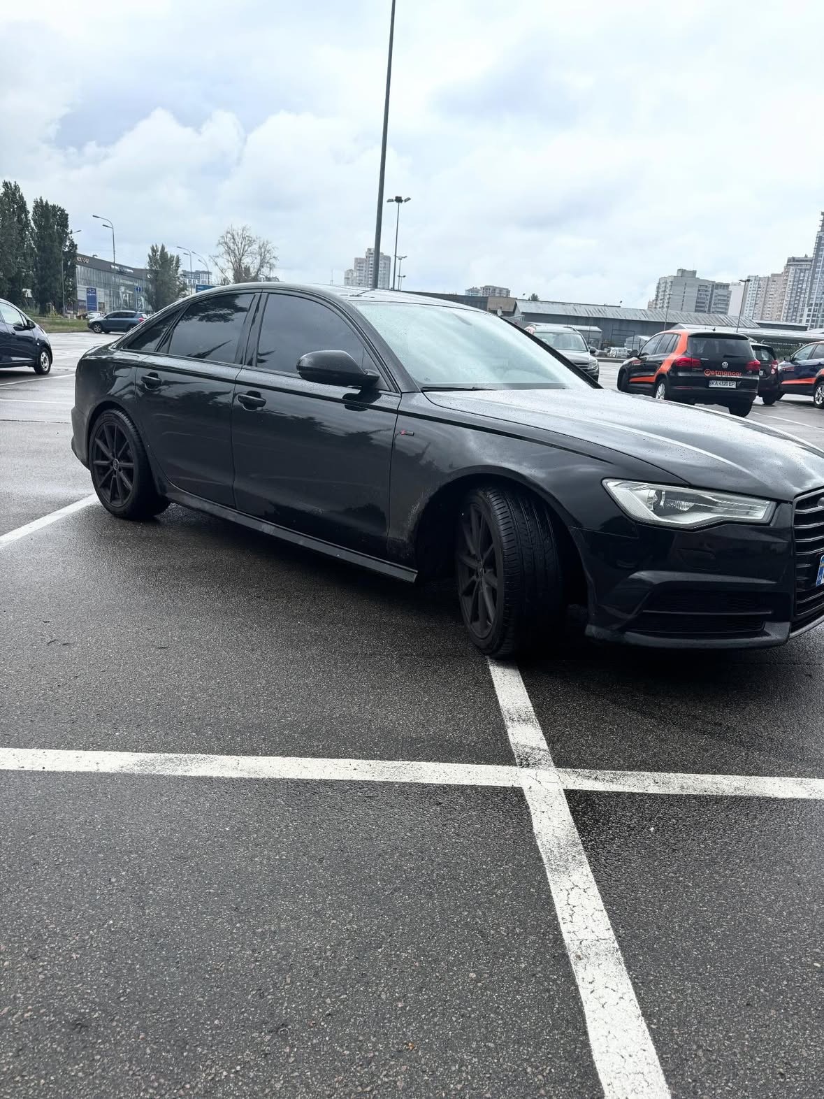 Купити Audi A6 2.0 бензин 2016 року чорного кольору в Києві
