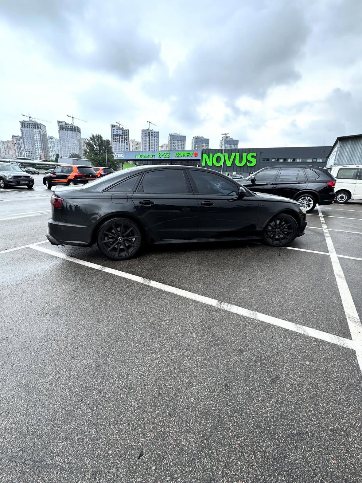 Купити Audi A6 2.0 бензин 2016 року чорного кольору в Києві