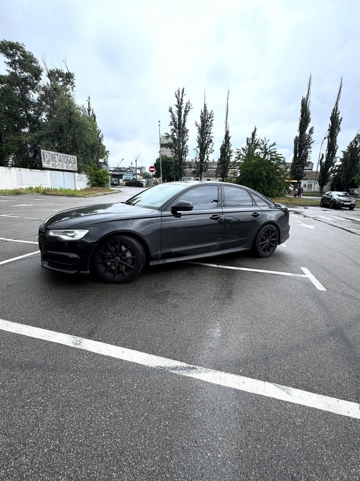 Купити Audi A6 2.0 бензин 2016 року чорного кольору в Києві
