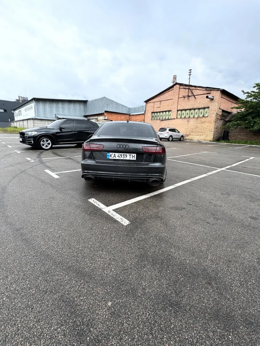 Купити Audi A6 2.0 бензин 2016 року чорного кольору в Києві