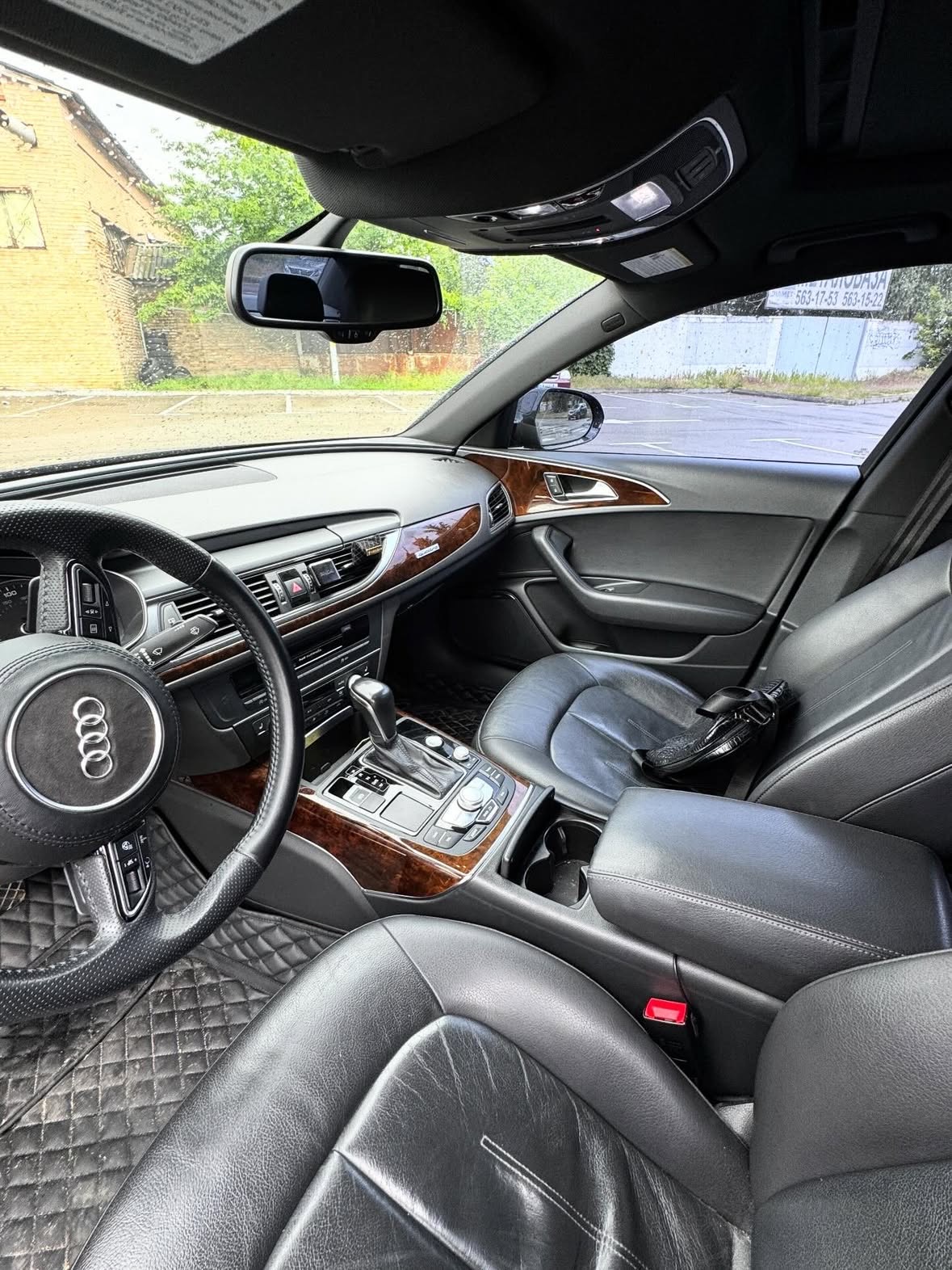 Купити Audi A6 2.0 бензин 2016 року чорного кольору в Києві