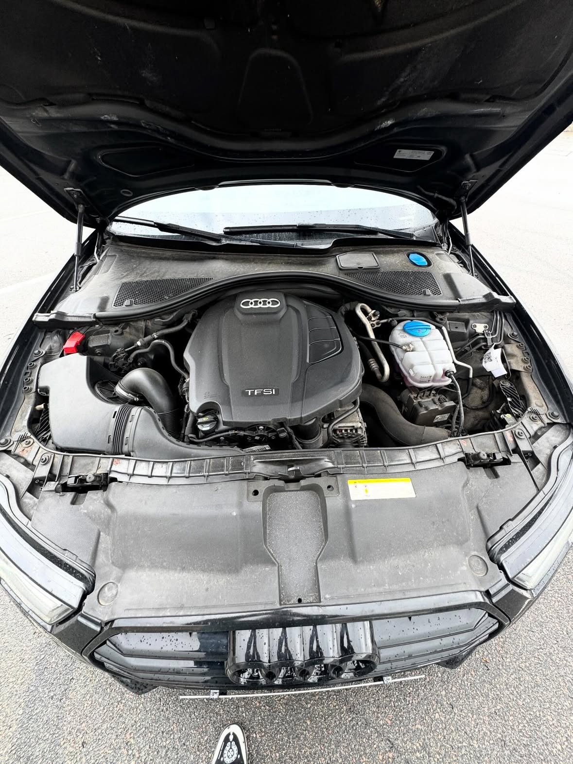 Купити Audi A6 2.0 бензин 2016 року чорного кольору в Києві