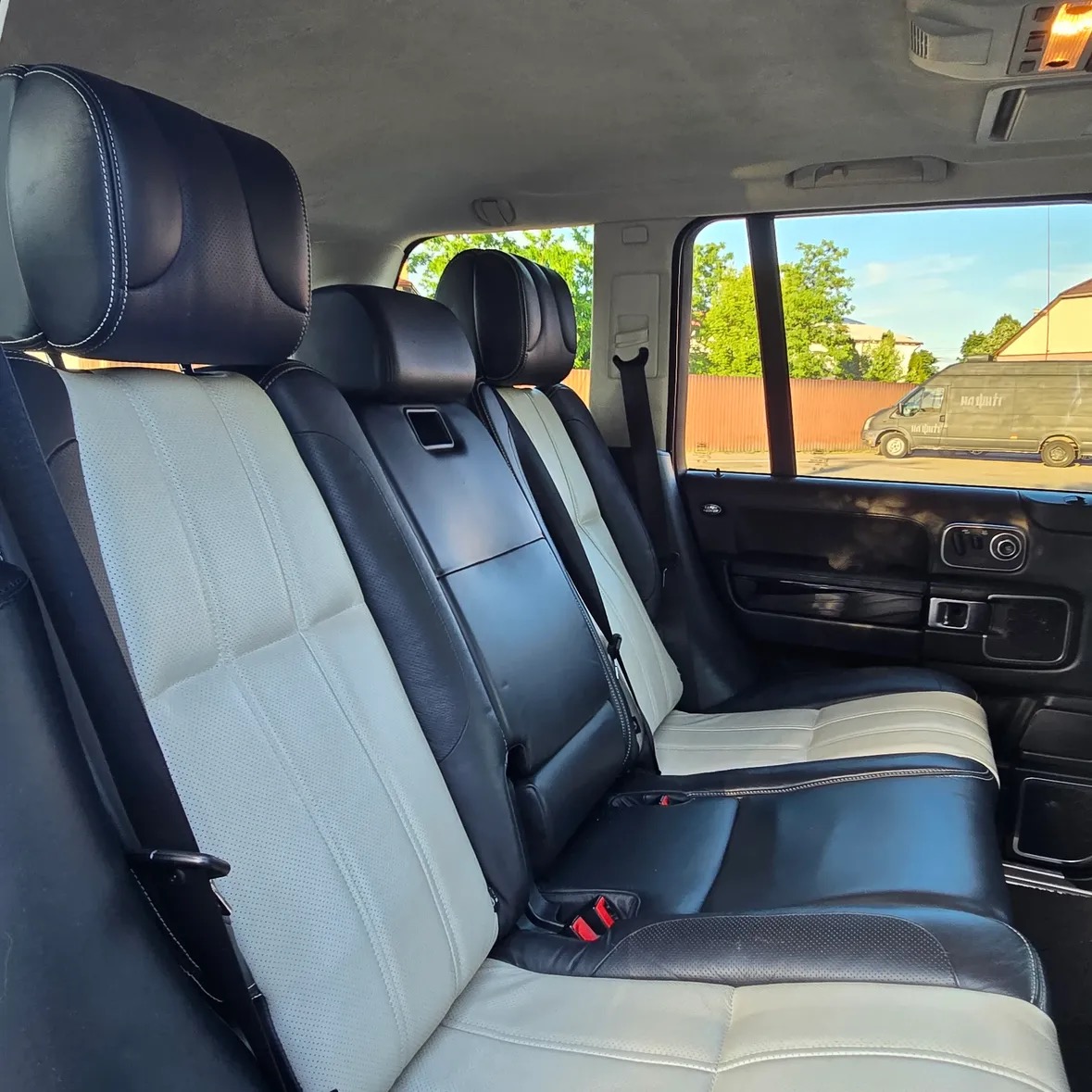 Купити Land Rover Range Rover 5.0 бензин 2011 року чорного кольору в Києві