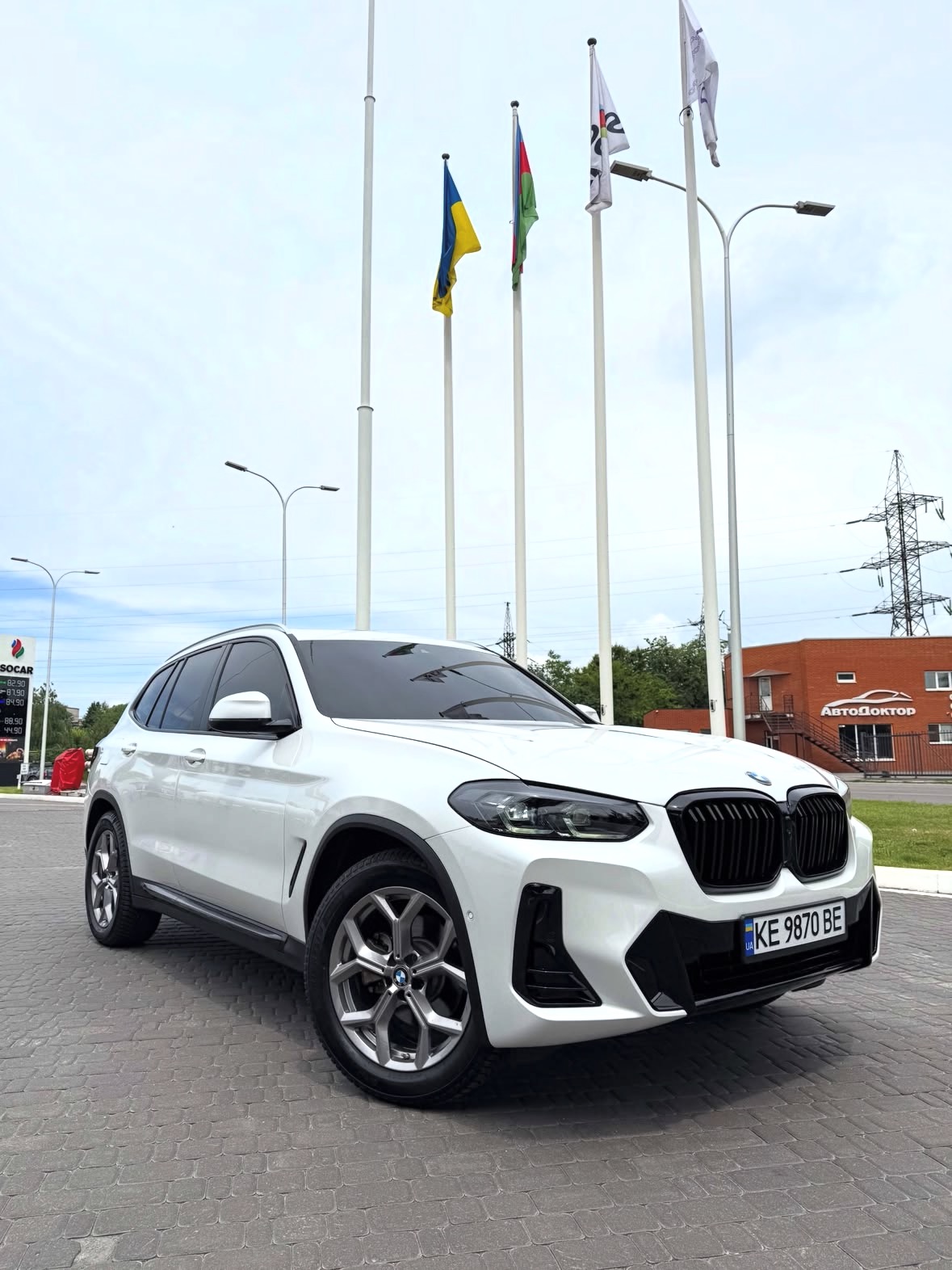 Купити BMW X3 2.0 бензин 2022 року білого кольору в Дніпрі