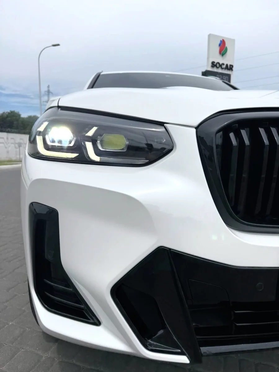 Купити BMW X3 2022 року білого кольору в Дніпрі