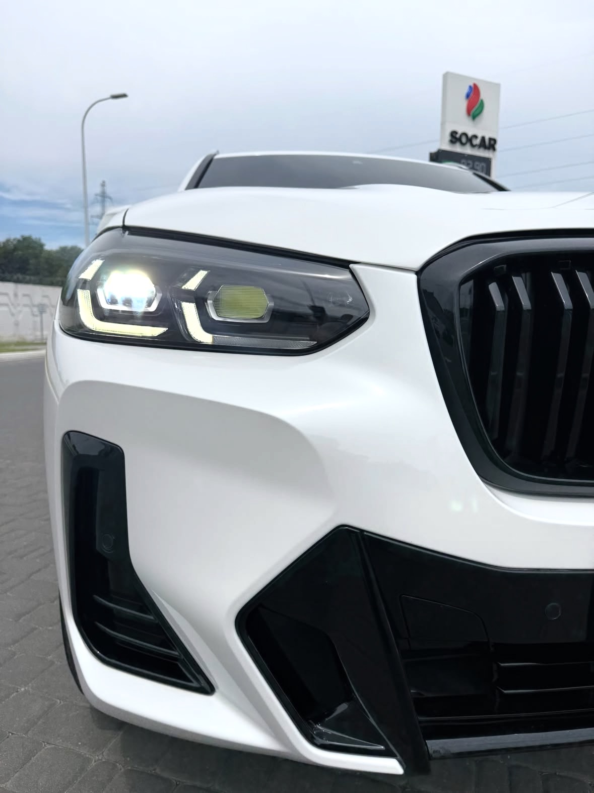 Купити BMW X3 2022 року білого кольору в Дніпрі
