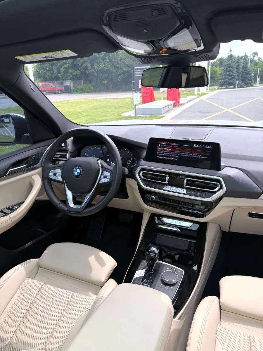 Купити BMW X3 2022 року білого кольору в Дніпрі