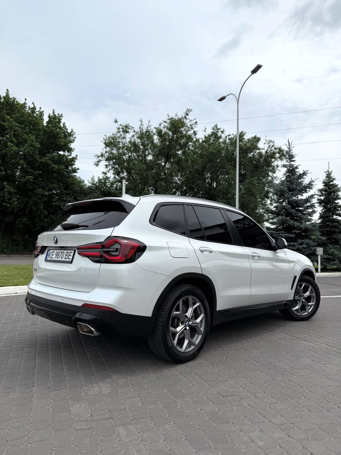 Купити BMW X3 2022 року білого кольору в Дніпрі
