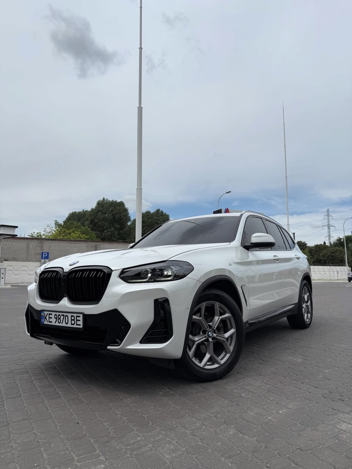 Купити BMW X3 2022 року білого кольору в Дніпрі