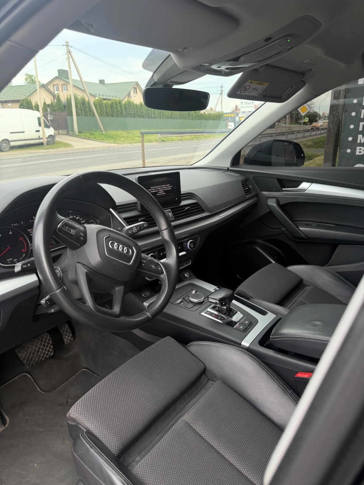Купити Audi Q5 2.0 TDI 2019 року чорного кольору