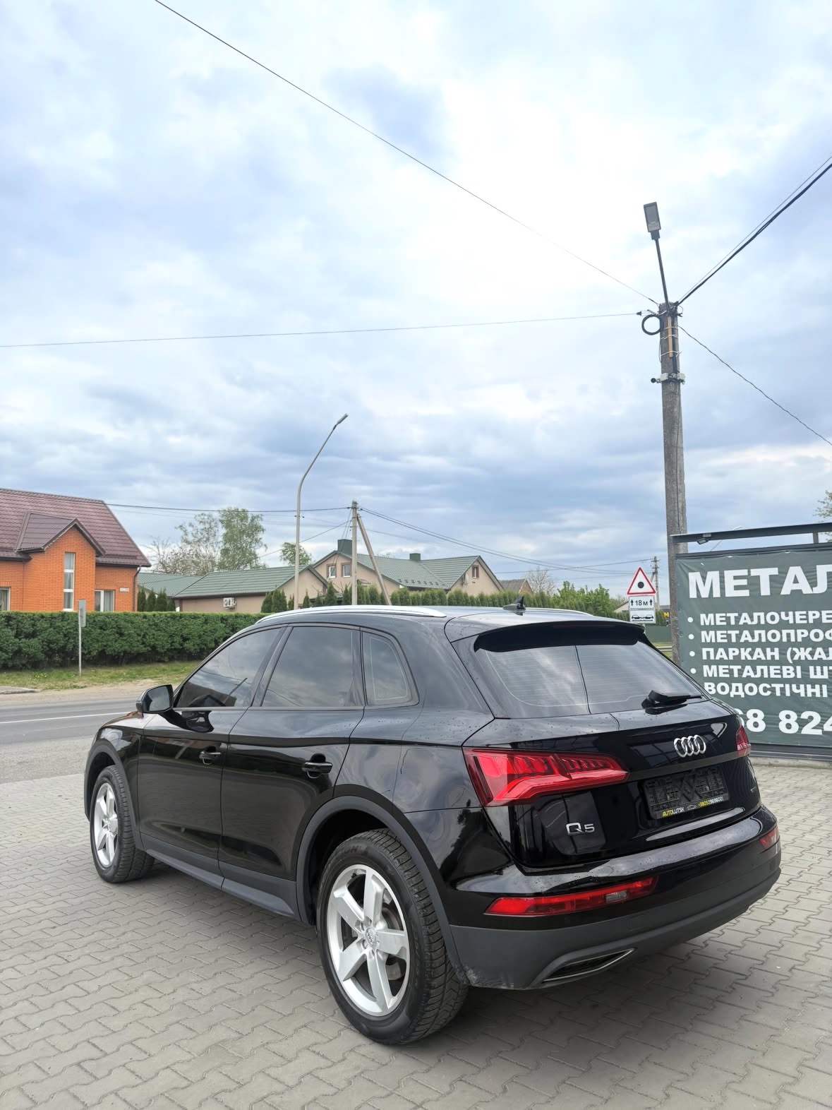 Купити Audi Q5 2.0 TDI 2019 року чорного кольору
