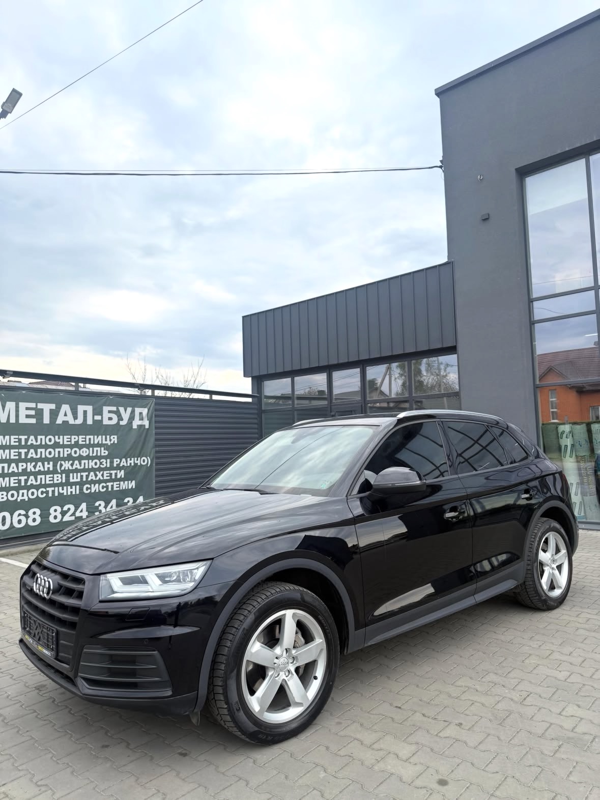 Купити Audi Q5 2.0 TDI 2019 року чорного кольору
