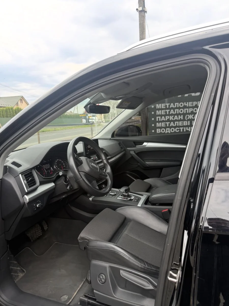 Купити Audi Q5 2.0 TDI 2019 року чорного кольору