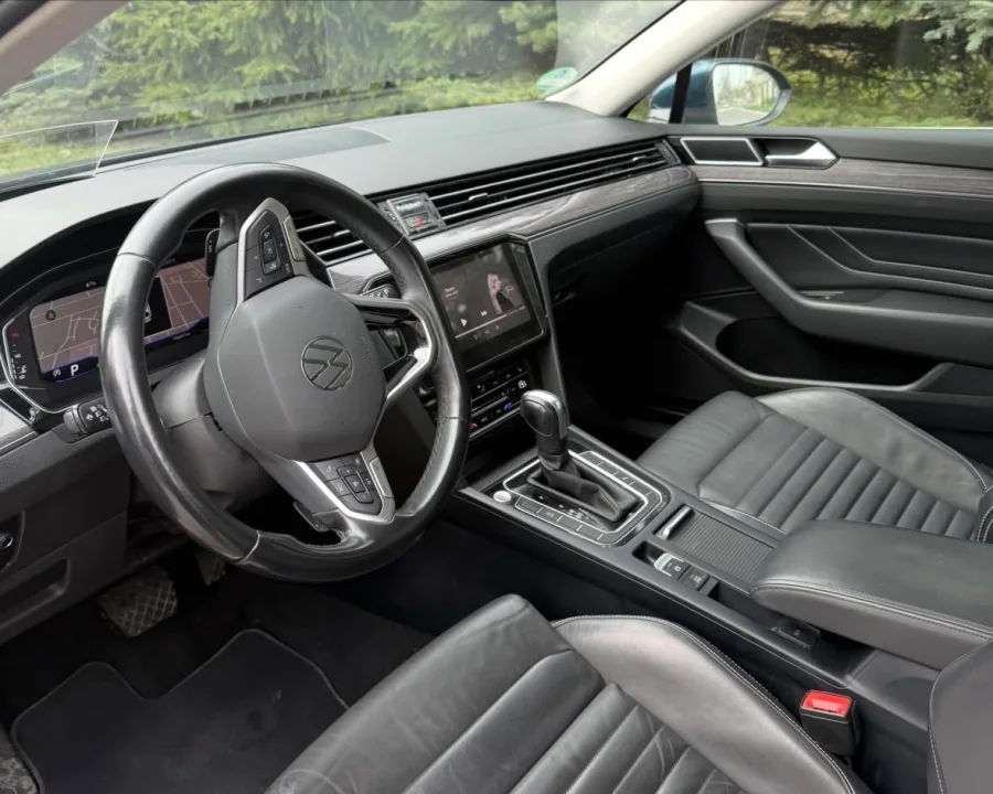 Купити Volkswagen Passat 2.0 TDI 2022 року синього кольору