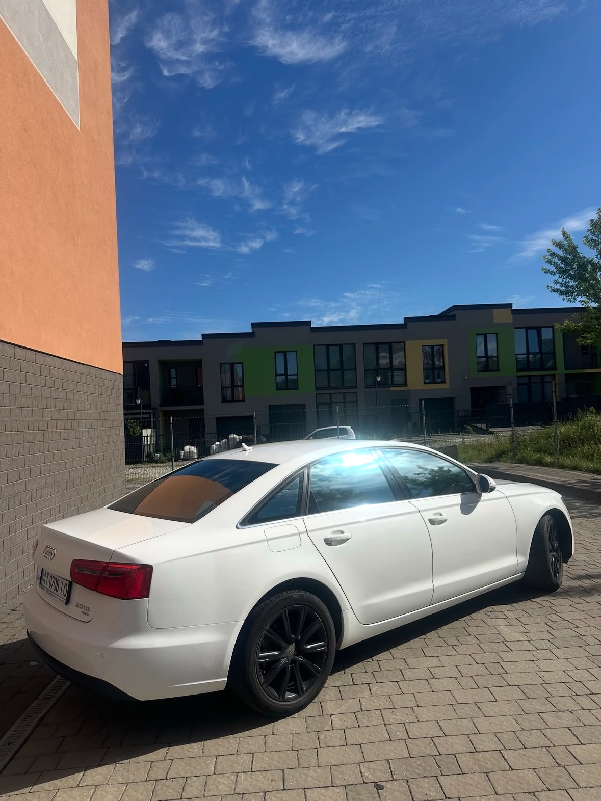 Купити Audi A6 2.0 дизель 2013 року білого кольору