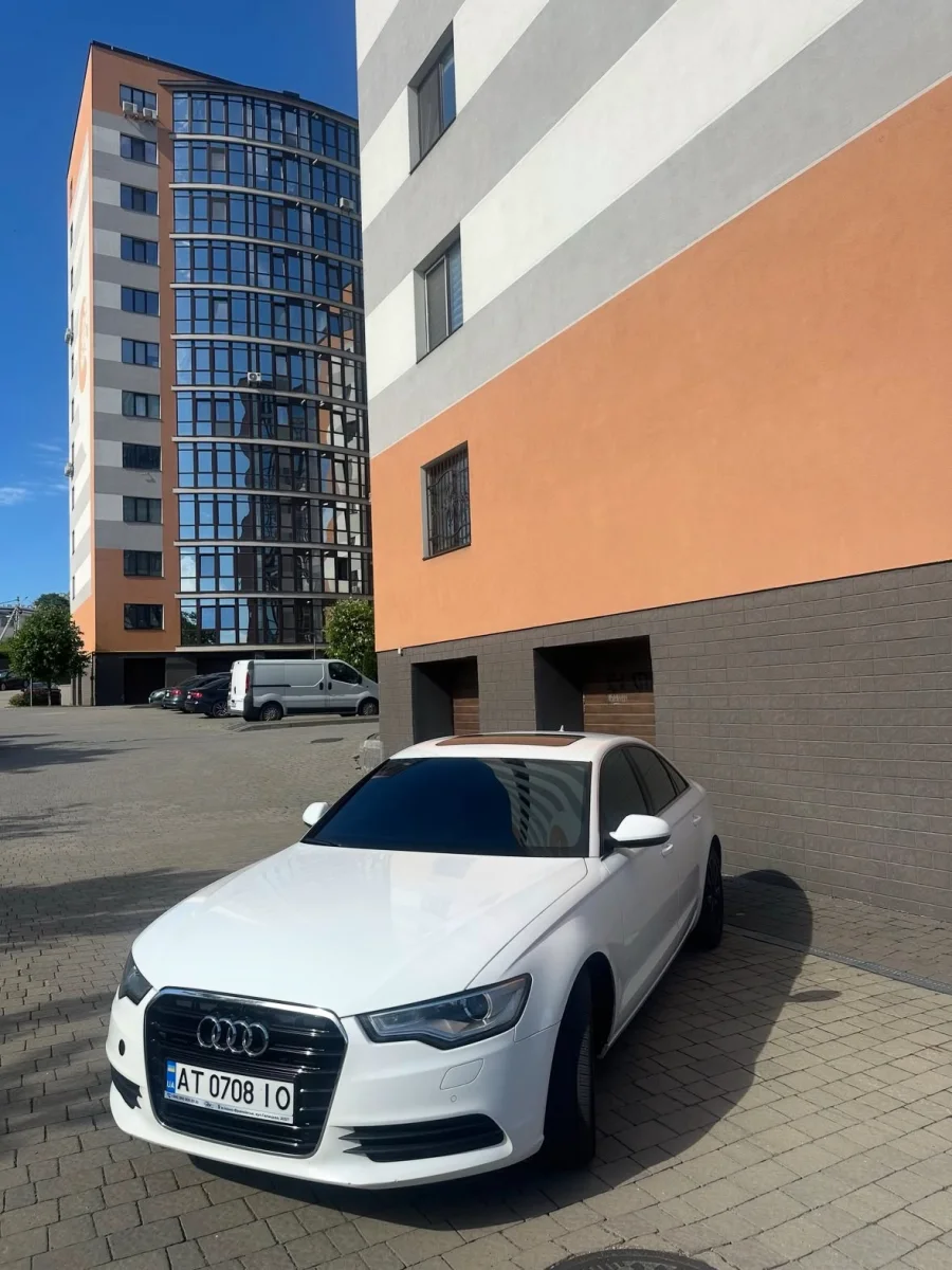 Купити Audi A6 2.0 дизель 2013 року білого кольору