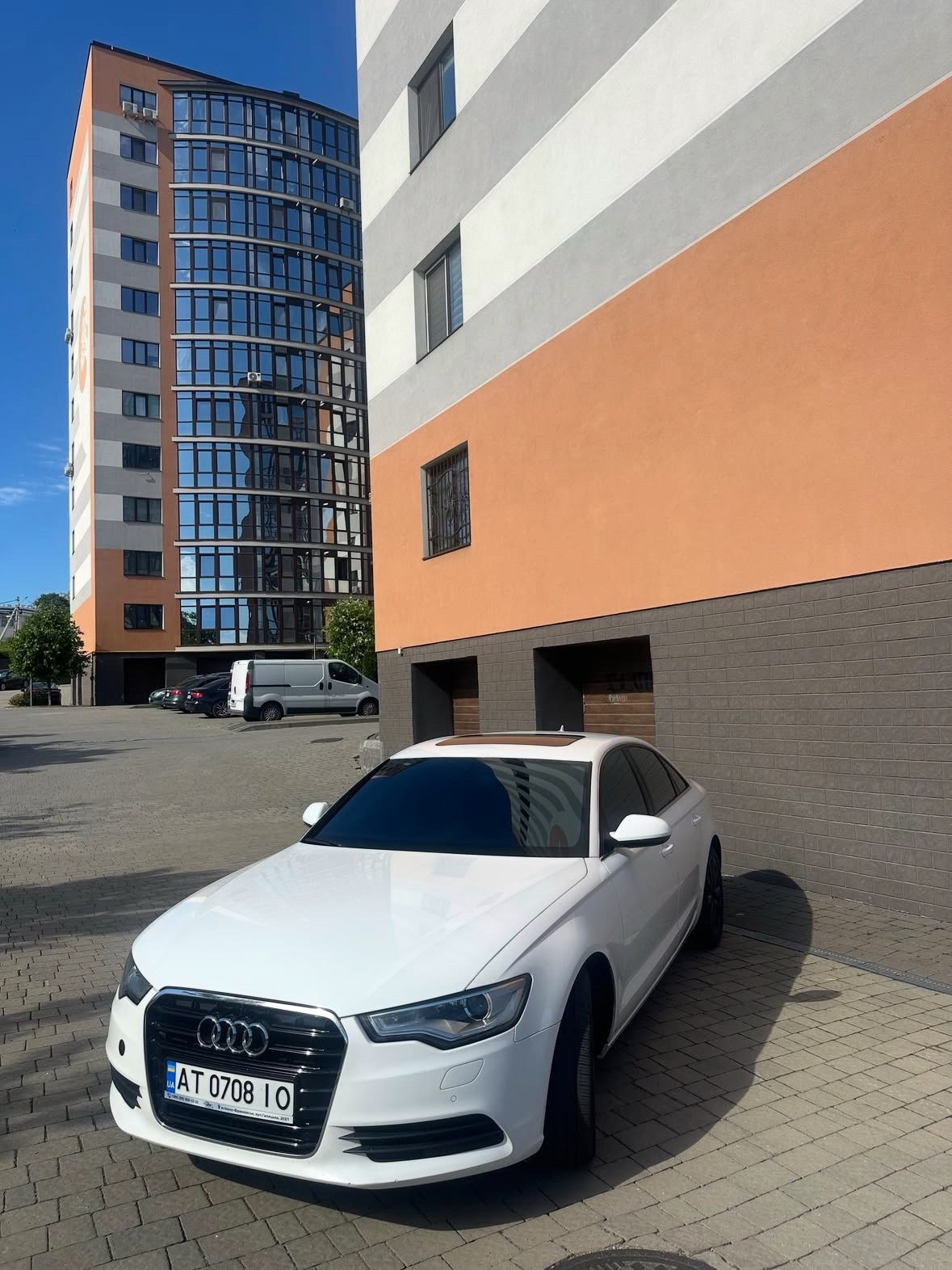Купити Audi A6 2.0 дизель 2013 року білого кольору