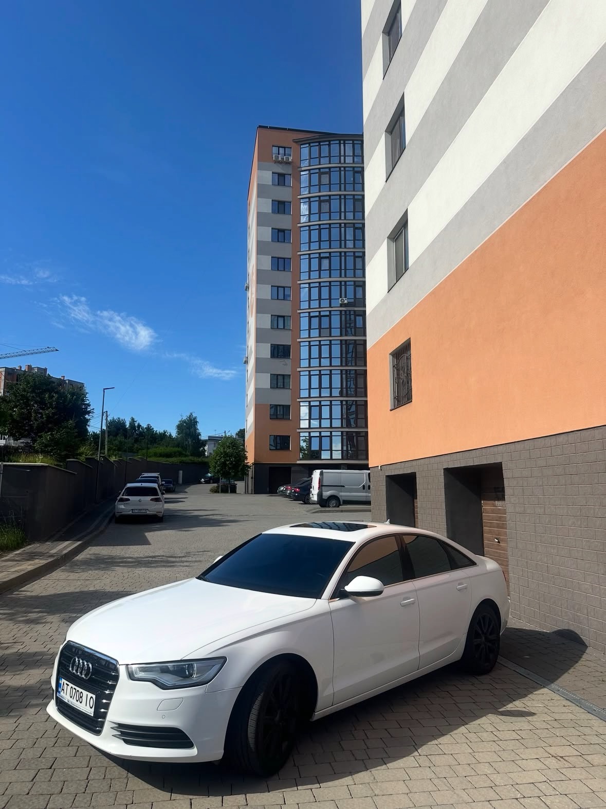 Купити Audi A6 2.0 дизель 2013 року білого кольору
