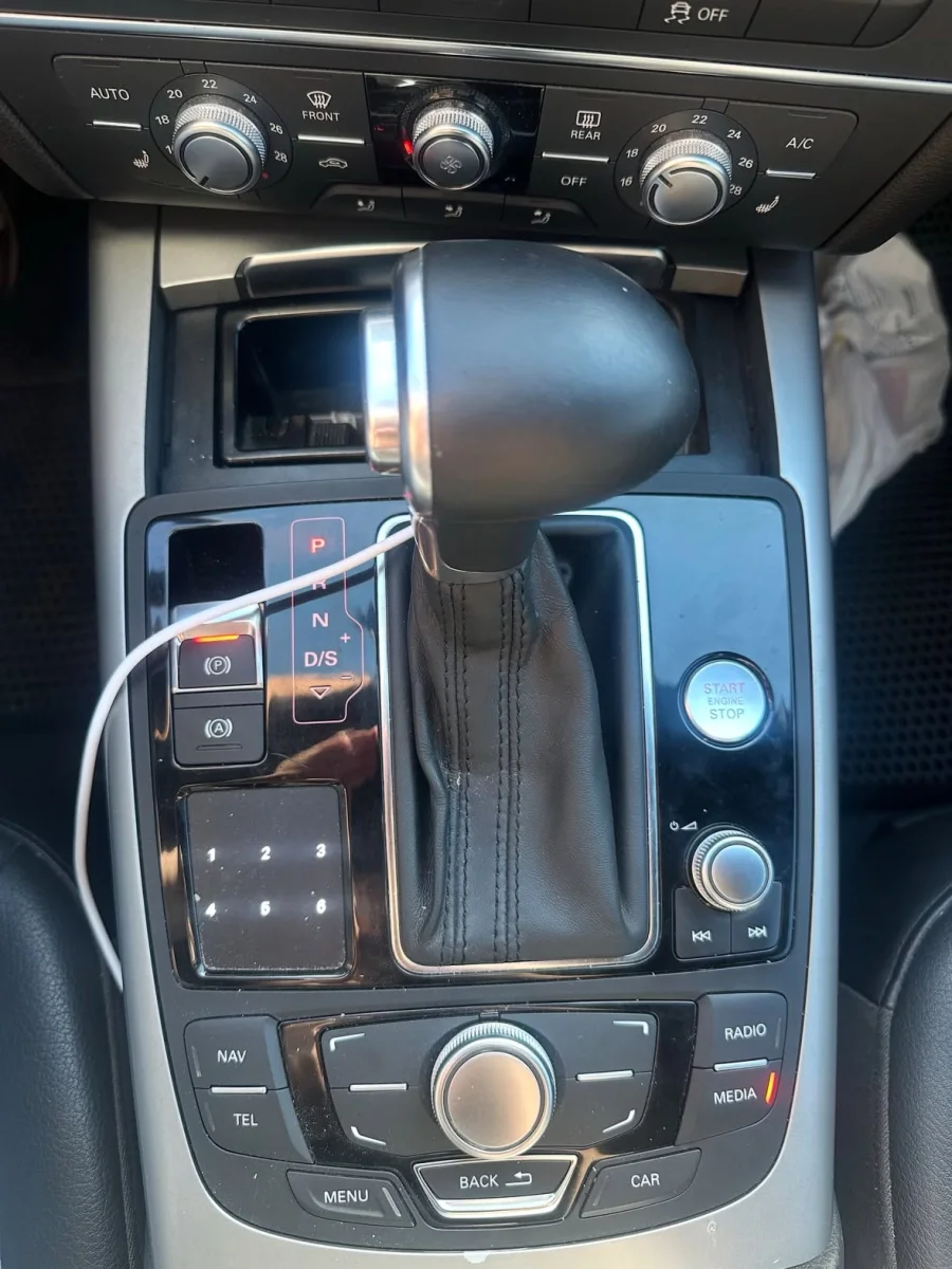 Купити Audi A6 2.0 дизель 2013 року білого кольору