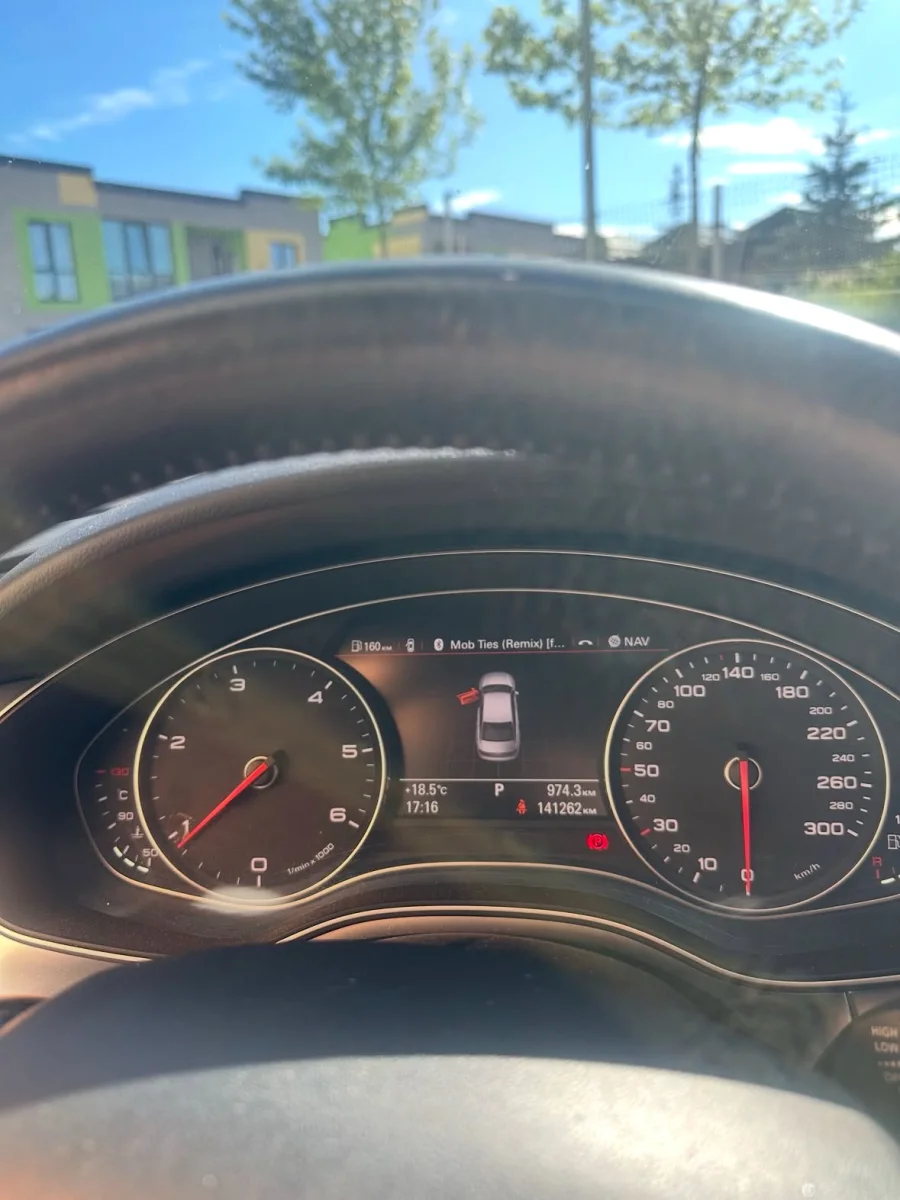 Купити Audi A6 2.0 дизель 2013 року білого кольору