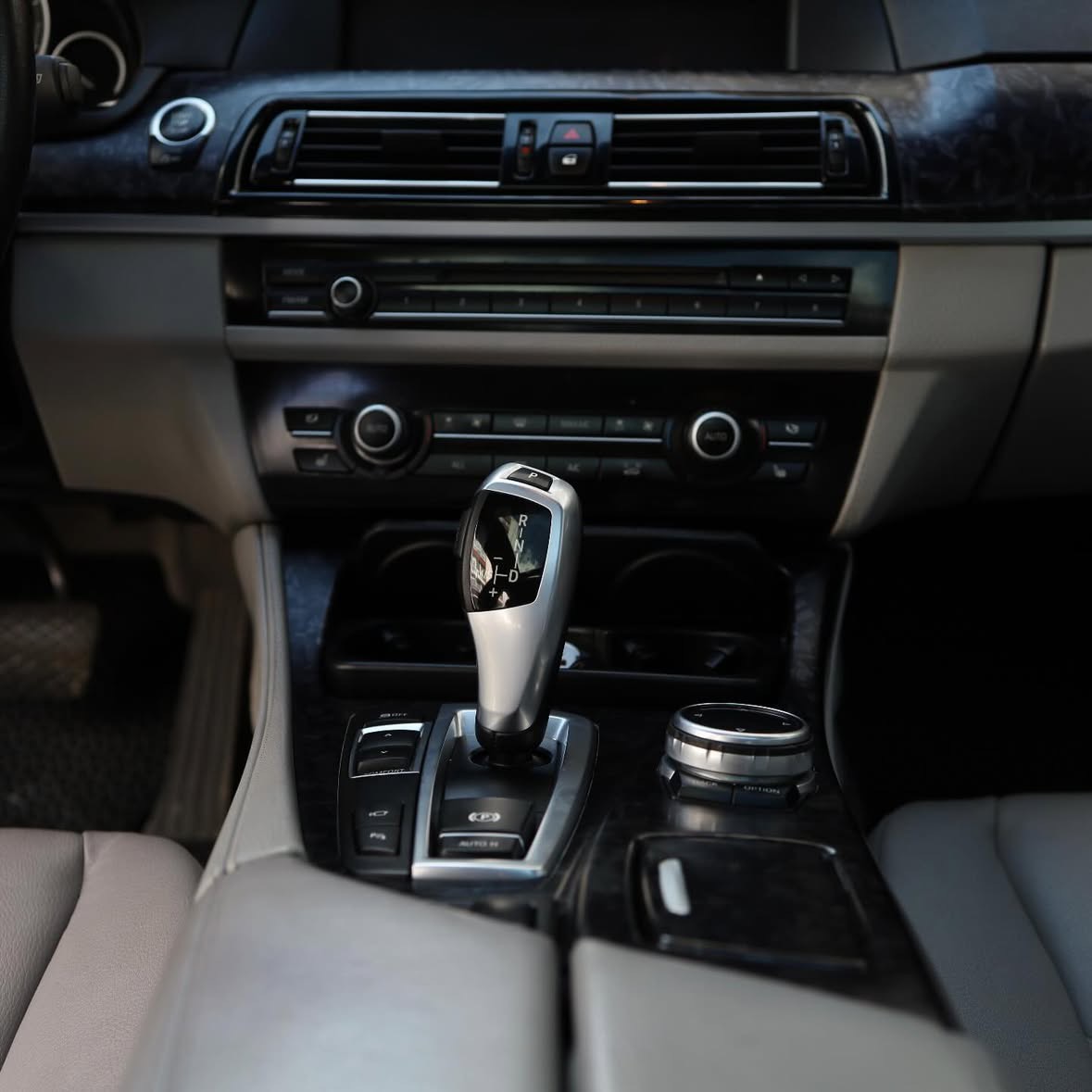Купити BMW 528I 2013 2.0 бензин року сірого кольору в Івано-Франківську
