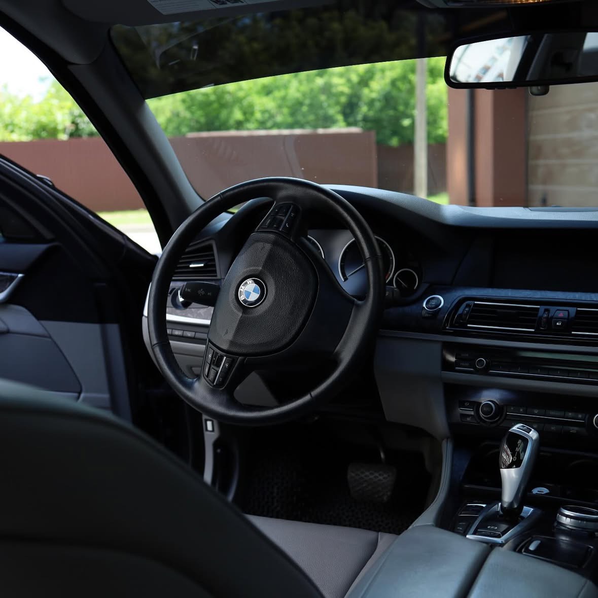 Купити BMW 528I 2013 2.0 бензин року сірого кольору в Івано-Франківську