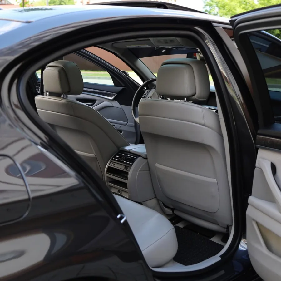 Купити BMW 528I 2013 2.0 бензин року сірого кольору в Івано-Франківську