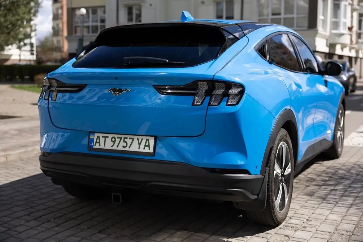 Купити Ford Mustang Mach-E 2022 року синього кольору в Івано-Франківську