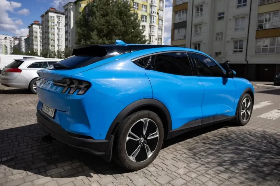 Купити Ford Mustang Mach-E 2022 року синього кольору в Івано-Франківську