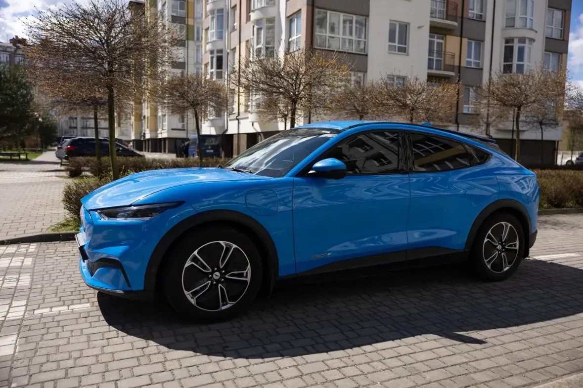Купити Ford Mustang Mach-E 2022 року синього кольору в Івано-Франківську