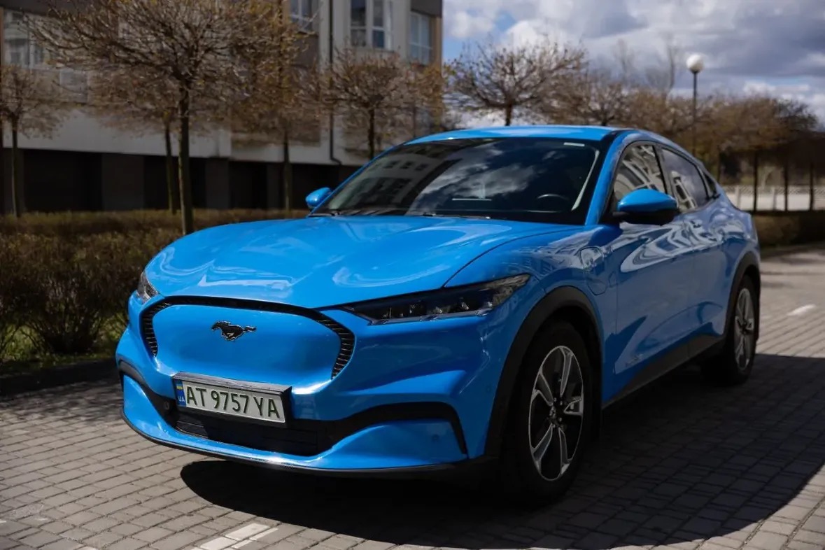 Купити Ford Mustang Mach-E 2022 року синього кольору в Івано-Франківську