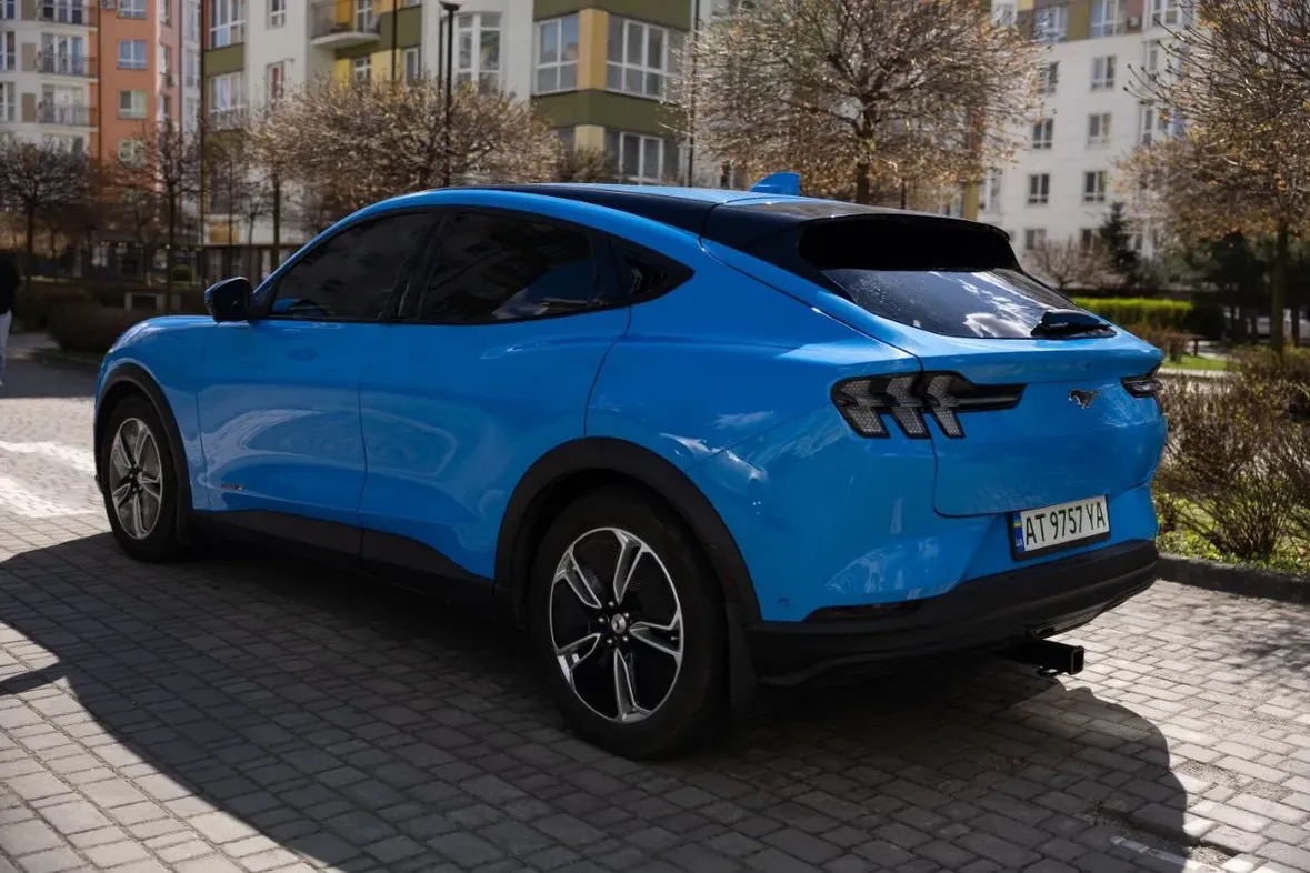 Купити Ford Mustang Mach-E 2022 року синього кольору в Івано-Франківську