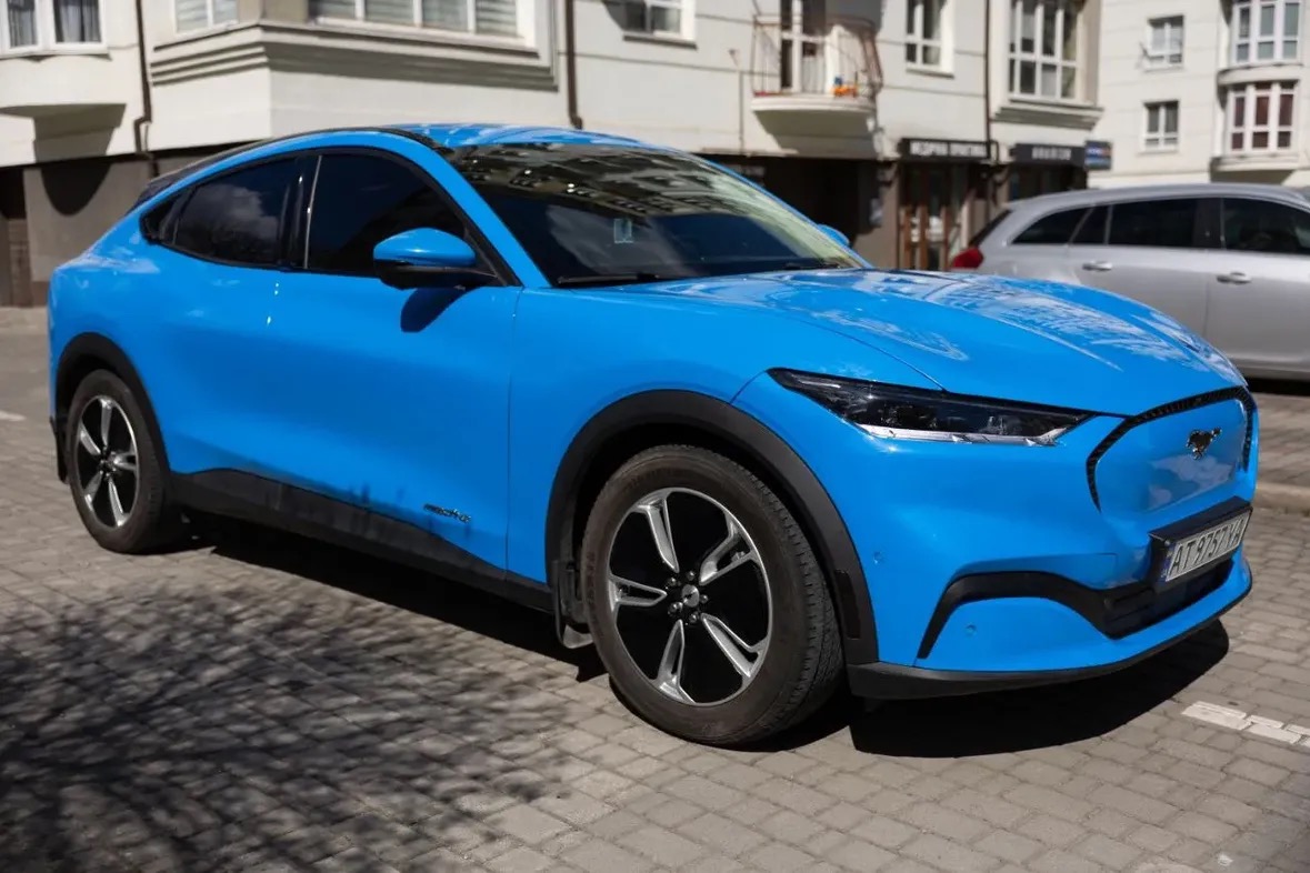 Купити Ford Mustang Mach-E 2022 року синього кольору в Івано-Франківську