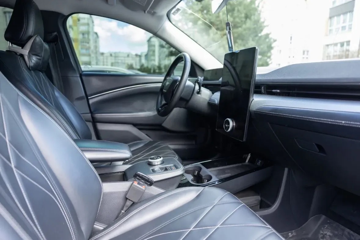 Купити Ford Mustang Mach-E 2022 року синього кольору в Івано-Франківську