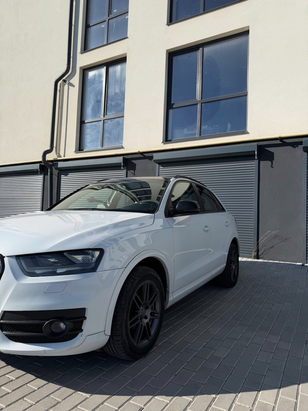 Купити Audi Q3 2.0 дизель 2013 року білого кольору у Львові