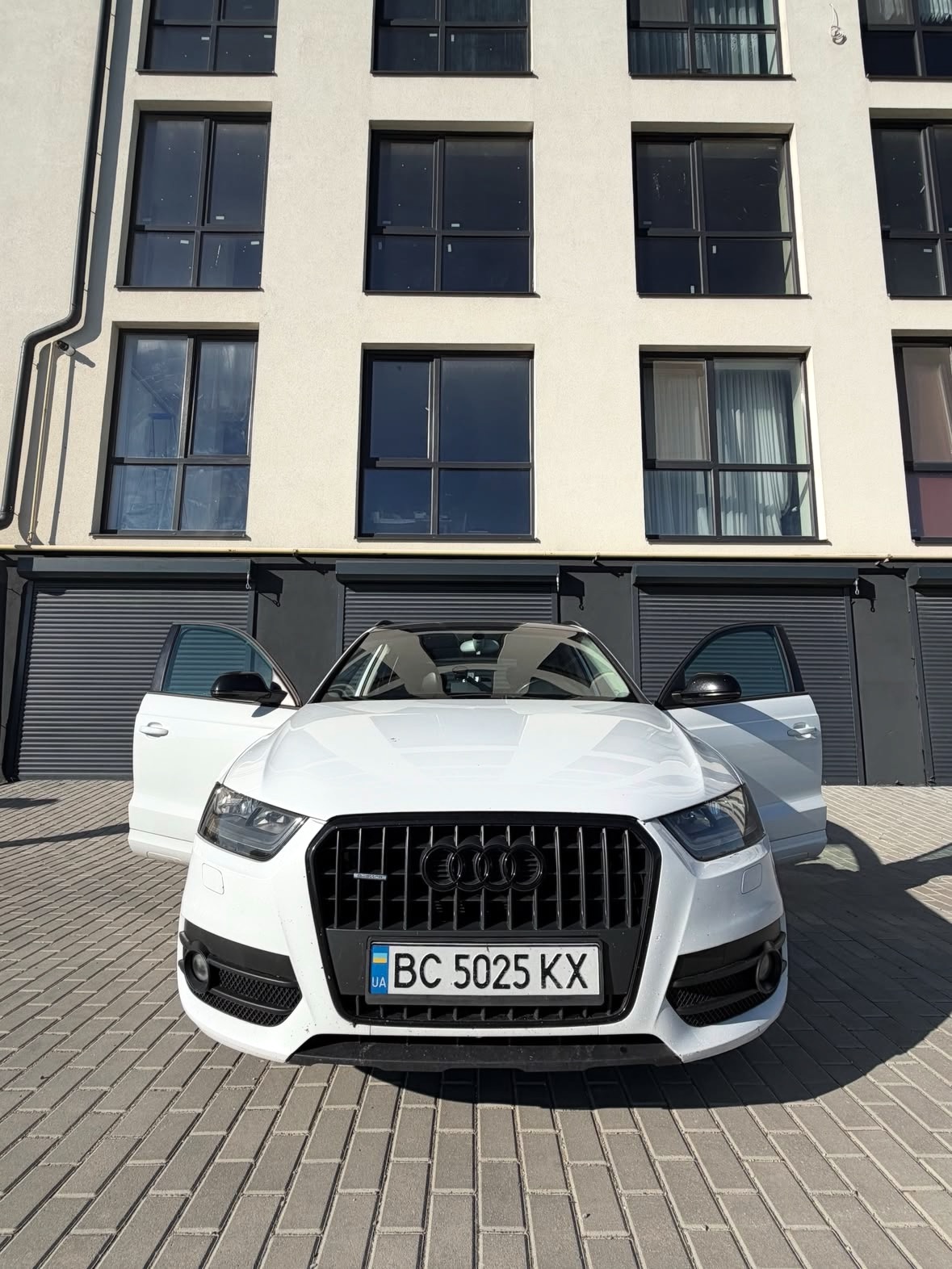 Купити Audi Q3 2.0 дизель 2013 року білого кольору у Львові